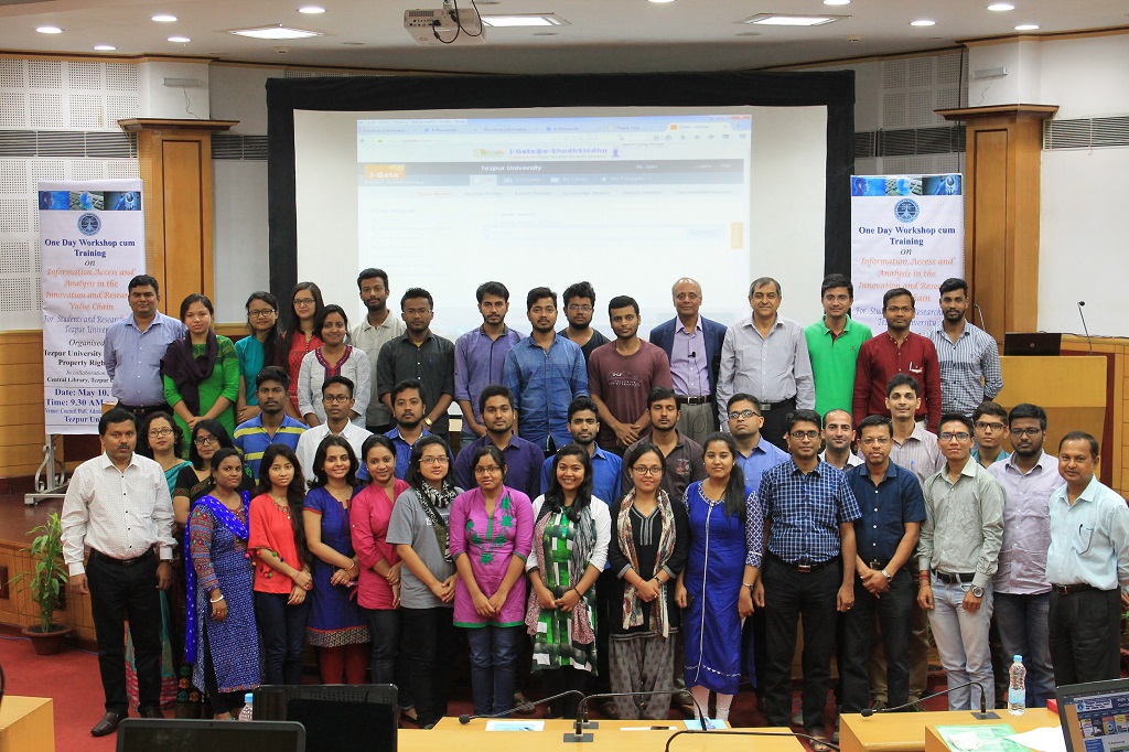 Participants of the workshop with the organisers and the resource persons